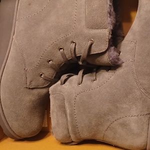 Brand new  Bearpaw boots